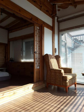 Гостиница Yettle Hanok Stay  Кёнджу